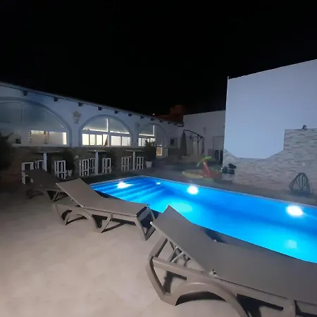 Tenerife Little Village S *