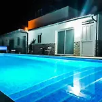 Tenerife Little Village S *